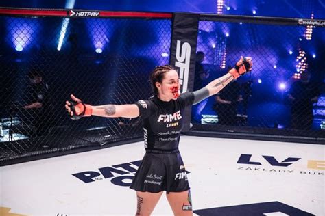 zusje nationality|Who is Polish MMA fighter Kamila Smogulecka。